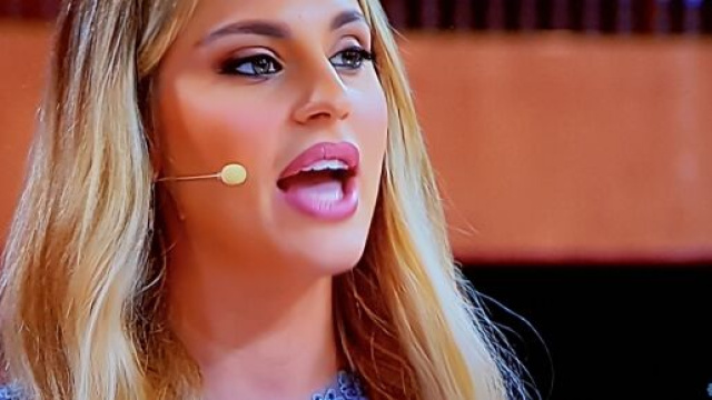 Francesca Brambilla ha trovato l'amore: bacio con Alessandro Zarino.