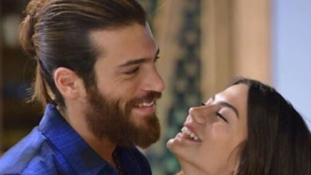 Can Yaman e Demet &Ouml;zdemir in DayDreamer.