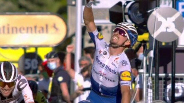La vittoria di Julian Alaphilippe a Nizza.