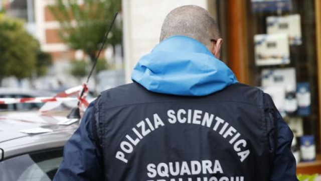 Napoli, padre spara ai due figli disabili e ne uccide uno: 'Ero disperato'