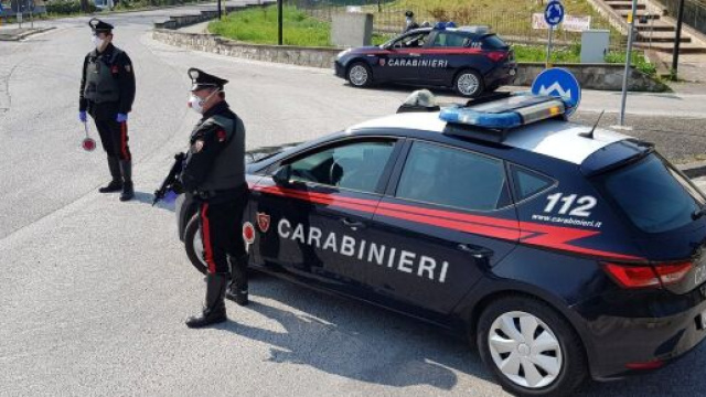 Brindisi, dipendenti e clienti senza mascherina: a Torre Santa Susanna chiuso un bar per cinque giorni.