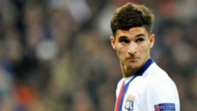 Houssem Aouar, centrocampista del Lione.
