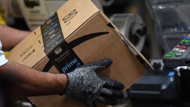 Lavoro Amazon, l'azienda ricerca operatori di magazzino.