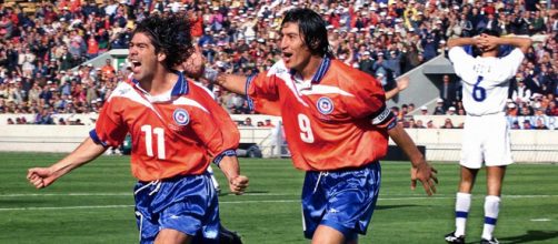 A dupla chilena Marcelo Salas e Iv&aacute;n Zamorano formaram um dos melhores ataques de todos os tempos. (Arquivo Blasting News)