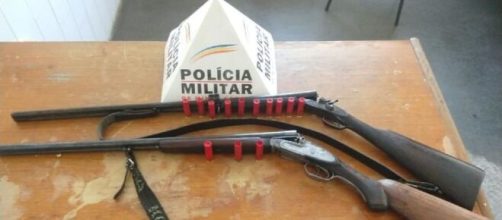 Armas foram entregues &agrave; Pol&iacute;cia Militar. (Divulga&ccedil;&atilde;o/Pol&iacute;cia Militar-MG)
