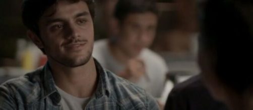 Jonatas ficar&aacute; surpreso com o convite de Leila para morarem juntos em 'Totalmente Demais'. (Reprodu&ccedil;&atilde;o/TV Globo)