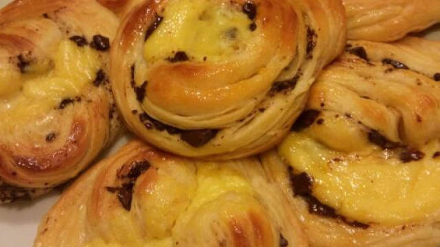 Brioches danesi con le mandorle, un tripudio di burro.