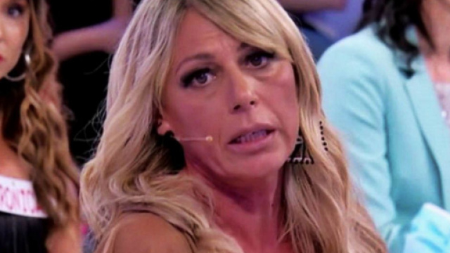 Uomini e Donne, la dama Aurora accusa di truffa Giordano Martelli: 'Delinquente, ometto'.