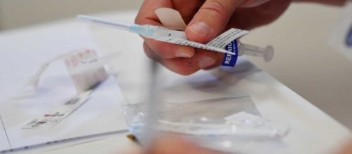 Govern Federal diz que comprar&aacute; primeira vacina dispon&iacute;vel no mercado. (Arquivo Blasting News)