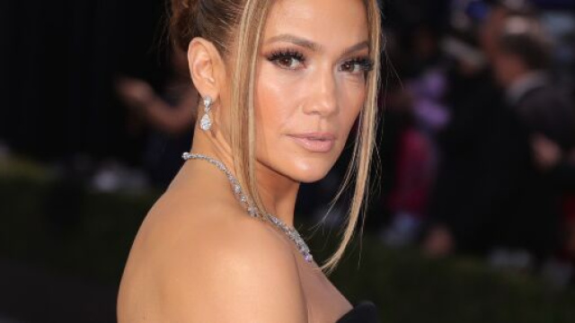 Jennifer Lopez photo soeurs sisters day ... - allure.com