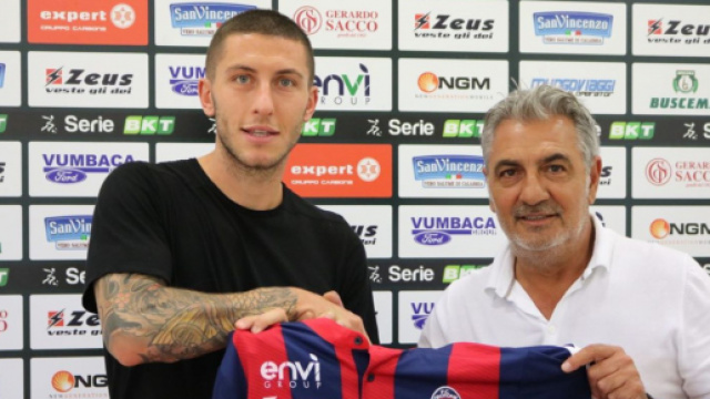 Crotone, futuro a tinte rossoblu per Luca Marrone.