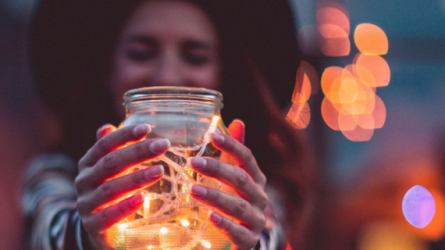 L'oroscopo di domani 12 agosto e classifica da Ariete a Vergine: Luna positiva per Toro.