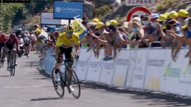 Primoz Roglic lanciato verso la vittoria al Tour de l'Ain.