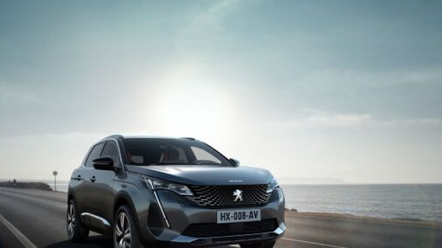 Il nuovo frontale della Peugeot 3008 2020 restyling.