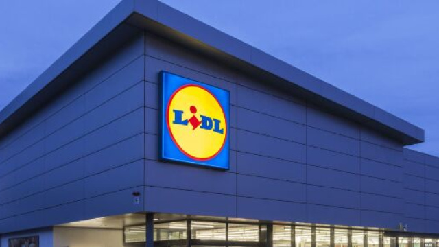 Lidl assume commessi, apprendisti e operatori di filiale part time: retribuzione al minuto e benefit aziendali.
