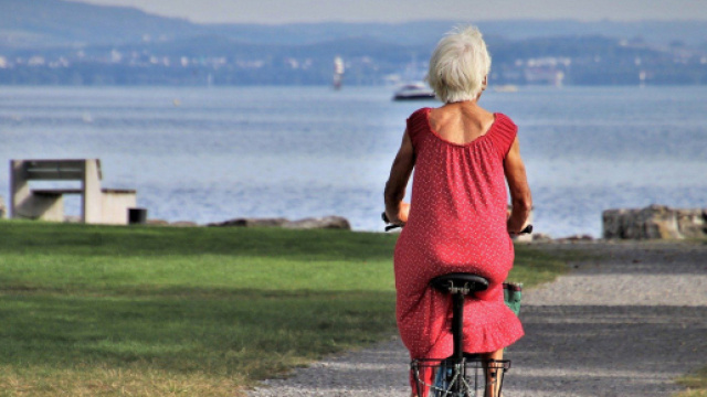 Opzione donna: le regole per andare in pensione dai 58 anni (59 anni se autonome) con il ricalcolo contributivo
