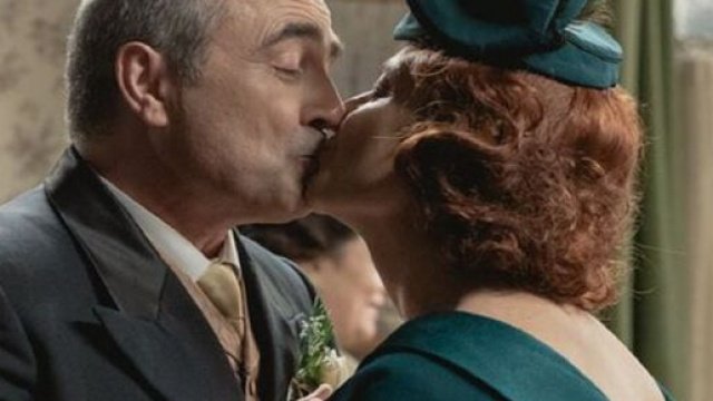 Una vita, trame Spagna: Ramon e Carmen diventano marito e moglie.