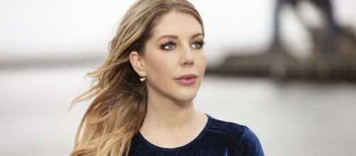 Katherine Ryan &eacute; a protagonista da s&eacute;rie da Netflix 'A Duquesa'. (Foto: Arquivo Blastingnews)
