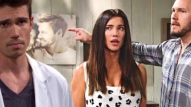 Beautiful, trame Usa: Steffy bacia John, Liam contrario alla nuova relazione.