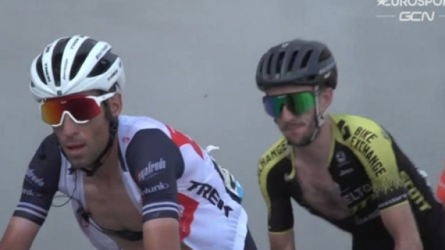 Nibali e Yates sulla salita di Sassotetto alla Tirreno-Adriatico.