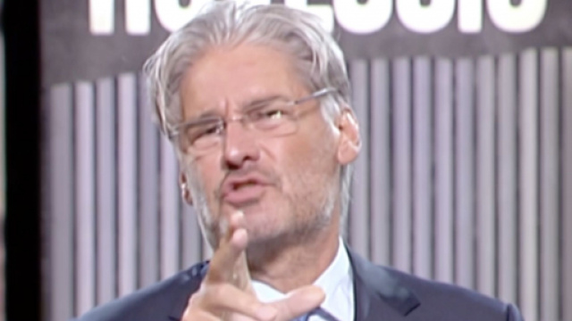 Paolo Del Debbio infuriato con Beppe Grillo.