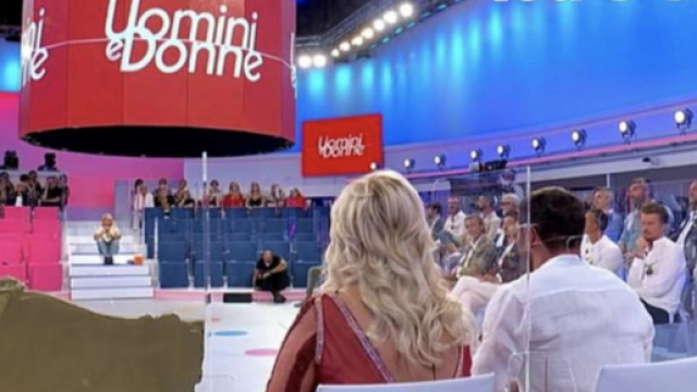 Uomini e Donne dal 7 all'11 settembre: ascolti buoni per il trono misto, media share del 21%.