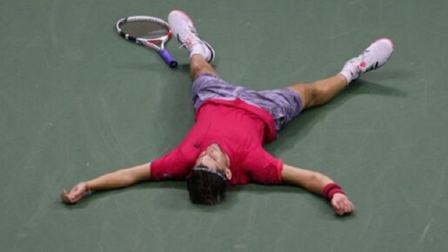 Dominic Thiem stremato dopo la 'battaglia' contro Zverev.