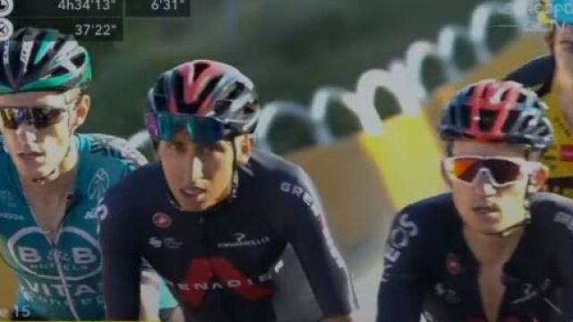 Egan Bernal nella tappa del Grand Colombier del Tour de France.