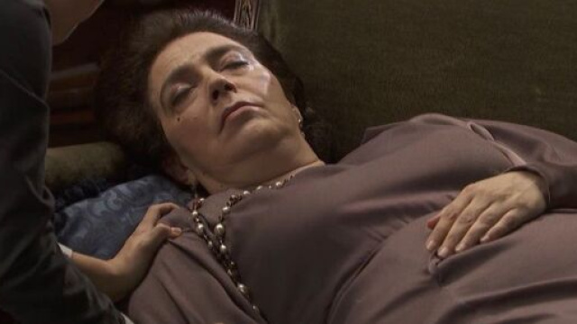 Il segreto, spoiler al 25 settembre: de Los Visos chiama un medico per far curare Francisca.