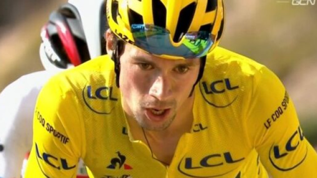 Primoz Roglic in maglia gialla al Tour de France.