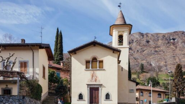 Como, sacerdote 51enne ucciso a coltellate in piazza San Rocco.