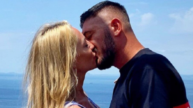 Veronica e Giovanni, presunti rapporti intimi nel parcheggio.