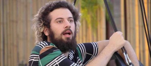 Cartolouco mostra falta de higiene durante reality. (Arquivo Blasting News)