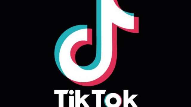 Corinne Pino, giovanissima influencer, parla della sua passione per la moda e per i social.