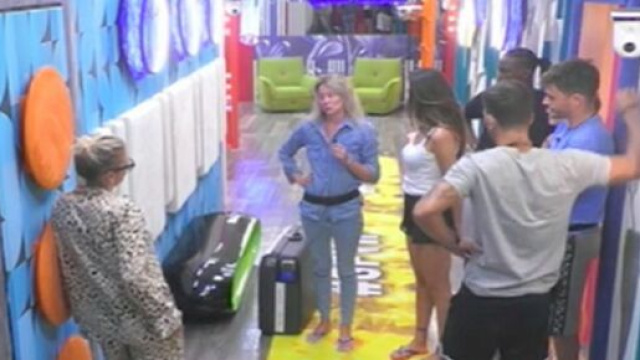 Grande Fratello Vip: Flavia Vento abbandona il reality dopo aver trascorso soltanto 24 ore.