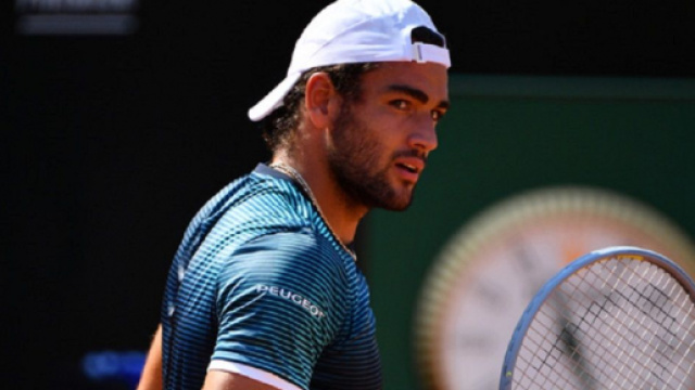 Matteo Berrettini qualificato per gli ottavi di finale degli Internazionali d'Italia.