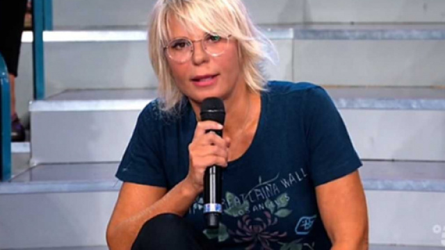 U&D, De Filippi alza la voce con Nicola M. e dame: 'Non bollate subito una come facile'.