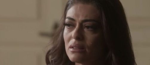 Carol chegar&aacute; ao fundo do po&ccedil;o em "Totalmente Demais". (Reprodu&ccedil;&atilde;o/TV Globo)