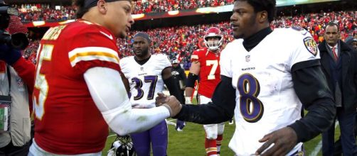 Patrick Mahomes e Lamar Jackson est&atilde;o entre os melhores quarterbacks da NFL na temporada 2020. (Arquivo Blasting News)