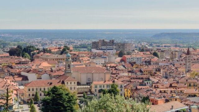 Biella, rissa tra bande al Villaggio Lamarmora: tre feriti di cui uno grave.