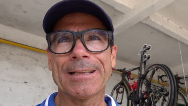 Il commissario tecnico della Nazionale di ciclismo Davide Cassani polemico contro chi lo critica per l'uso di una e-bike.