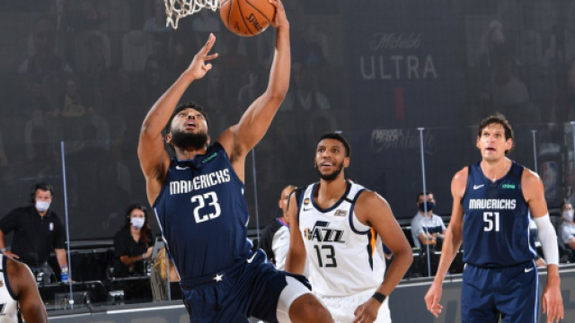 Josh Reaves (Dallas Mavericks) a marqu&eacute; ses premiers points dans la bulle d&rsquo;Orlando.