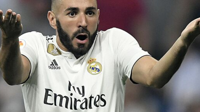 Karim Benzema se fait clasher par un partisan d'extr&ecirc;me droite, les twittos lui r&eacute;pondent