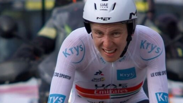 Tadej Pogacar &egrave; la nuova maglia gialla del Tour de France.