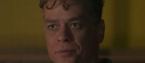 Arthur arma plano com Rafael em "Totalmente Demais". (Reprodu&ccedil;&atilde;o/TV Globo)