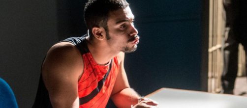 Jacar&eacute; choca Germano com confiss&otilde;es sobre Sofia em "Totalmente Demais". (Reprodu&ccedil;&atilde;o/TV Globo)