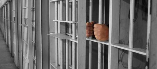 Pai, ex-pm, &eacute; preso suspeito de cometer abusos contra a filha por anos. (Arquivo Blasting News)