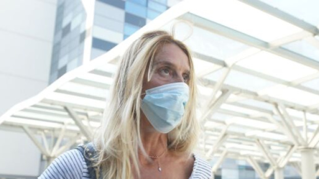 Batterio killer a Verona, la mamma di Nina continua la sua protesta ad oltranza davanti all'ospedale di Borgo di Trento.