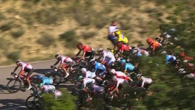 Il rifornimento non regolamentare che &egrave; costato la penalit&agrave; a Alaphilippe