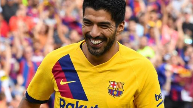 Juventus, &egrave; corsa a due per il centravanti tra Dzeko e Suarez.